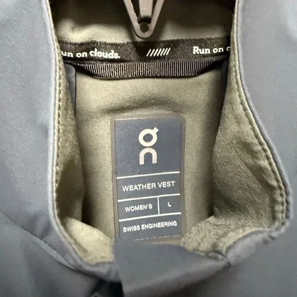 New On Running Women’s Weather Vest Gray Blue Waterproof Reflective Size L - Picture 2 of 5